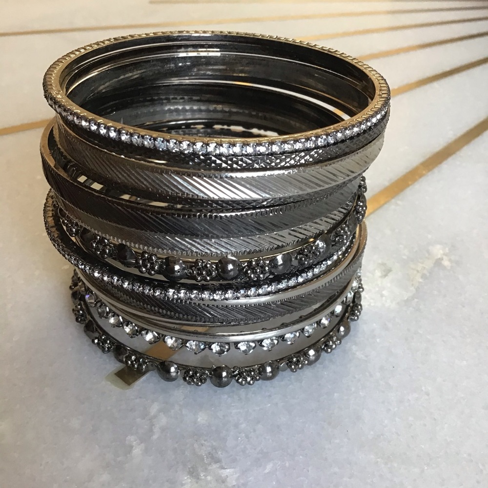 Amrita Singh bangle set